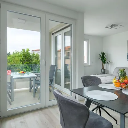Ma Luxus Nr- 2 Mit Meerblick Und Parkplatz Fuer 2-2 Persone By Interhome