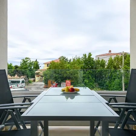 Ma Luxus Nr- 2 Mit Meerblick Und Parkplatz Fuer 2-2 Persone By Interhome * Premantura