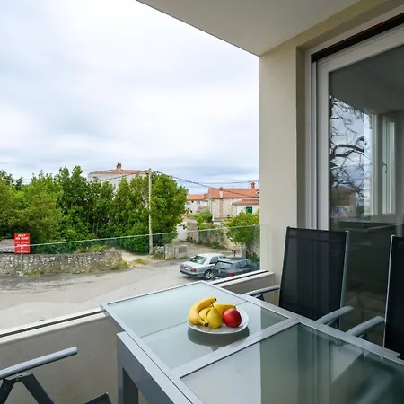 Ma Luxus Nr- 2 Mit Meerblick Und Parkplatz Fuer 2-2 Persone By Interhome Appartement Premantura