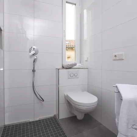 Ma Luxus Nr- 2 Mit Meerblick Und Parkplatz Fuer 2-2 Persone By Interhome