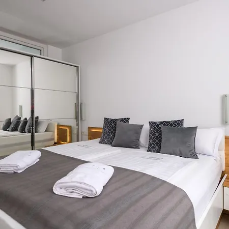 Ma Luxus Nr- 2 Mit Meerblick Und Parkplatz Fuer 2-2 Persone By Interhome Appartement *