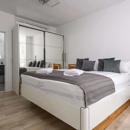 Appartement Ma Luxus Nr- 2 Mit Meerblick Und Parkplatz Fuer 2-2 Persone By Interhome *