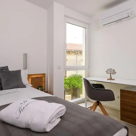 Ma Luxus Nr- 2 Mit Meerblick Und Parkplatz Fuer 2-2 Persone By Interhome Premantura