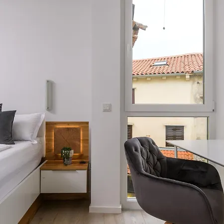 Ma Luxus Nr- 2 Mit Meerblick Und Parkplatz Fuer 2-2 Persone By Interhome Appartement Premantura